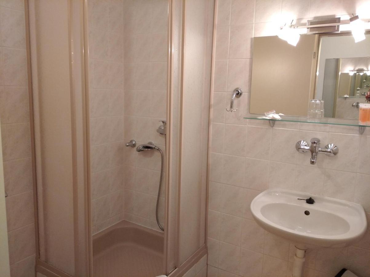 Hotel v Nebi Josefův Důl Buitenkant foto