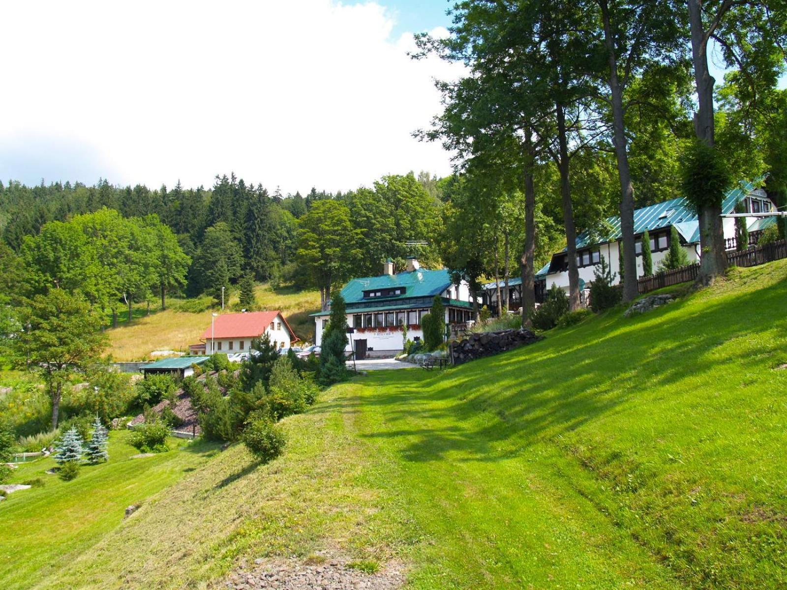Hotel v Nebi Josefův Důl Buitenkant foto
