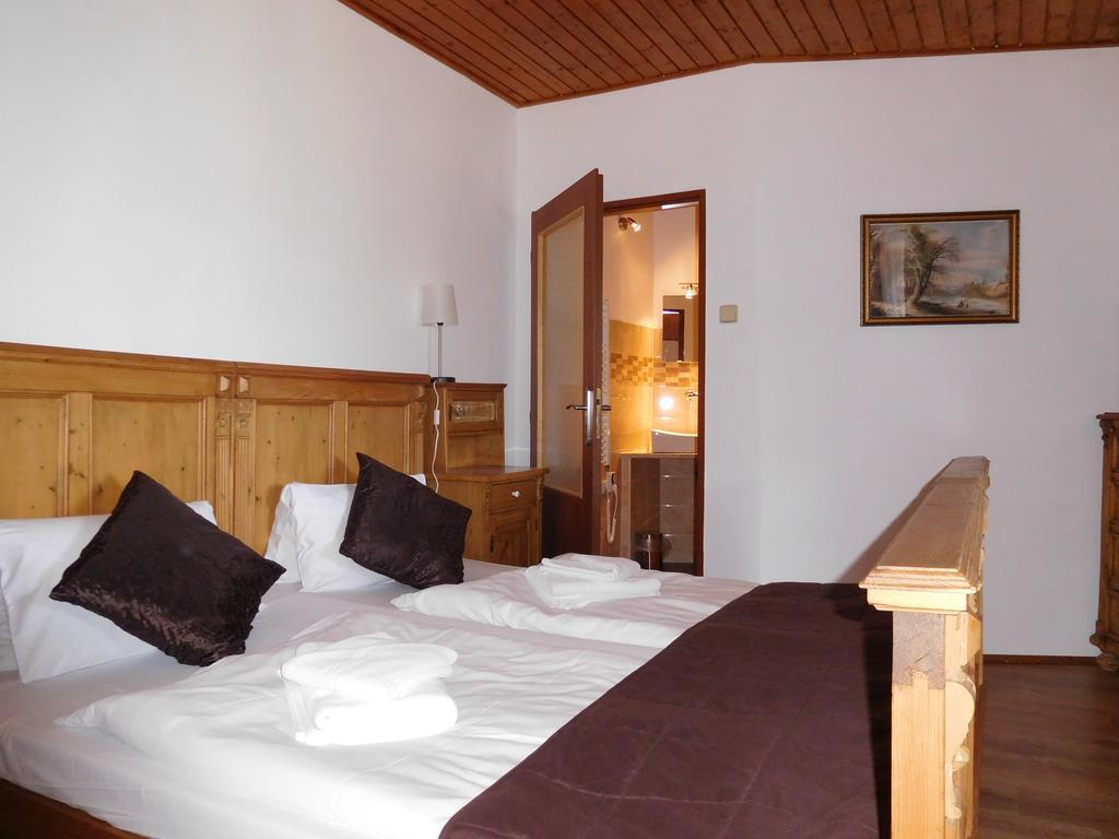 Hotel v Nebi Josefův Důl Buitenkant foto
