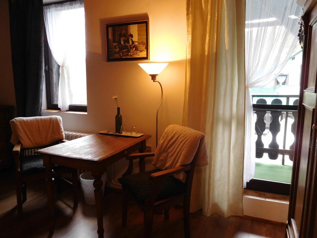 Hotel v Nebi Josefův Důl Buitenkant foto